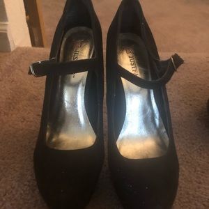 Size 6 Black JustFab Pumps